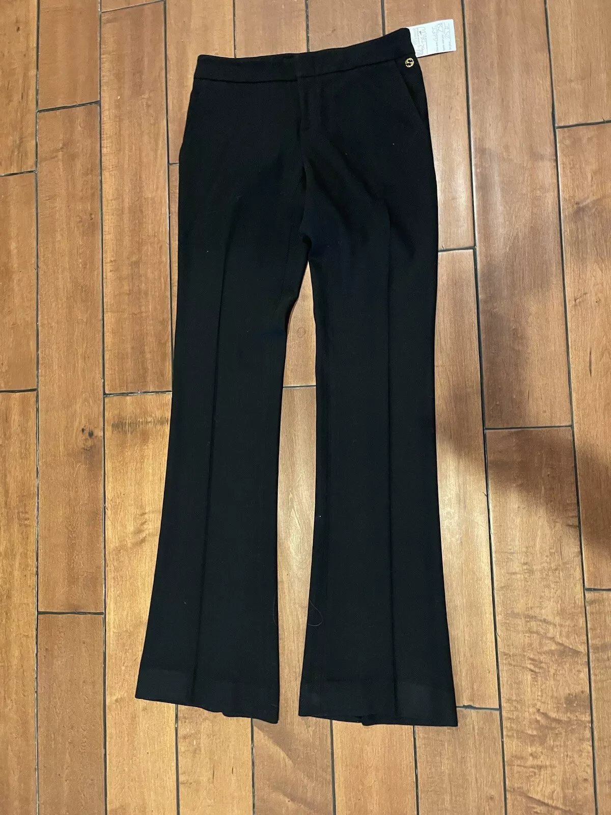 Pantalon noir en laine Gucci, taille 40, jambe droite