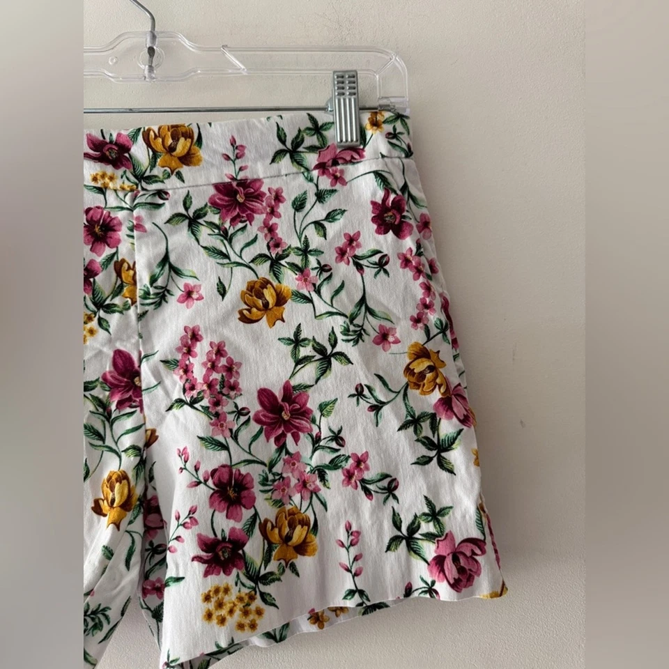 White House Black Market女式花卉尼龙人造丝弹力短裤 — 第 2/4 张图片