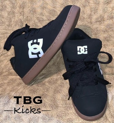 Size: 9.5 | DC Striker Skate Shoes - Black/White  Low Top Sneakers |   BRAND NEW