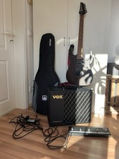 Ibanez E-Gitarre Schwarz mit Verstärker, Hülle und Footswitch