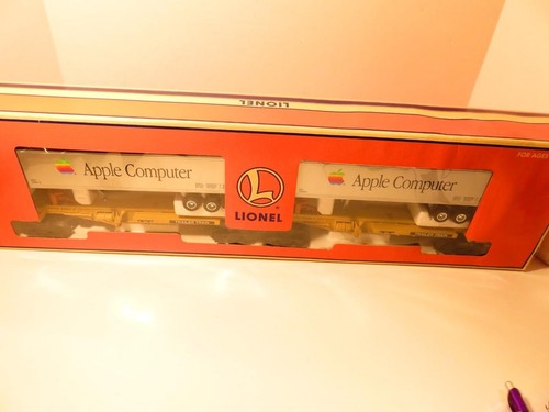 LIONEL TRAINS - 26908 TTUX CAR W/APPLE COMPUTER TRAILERS- NEW- B9