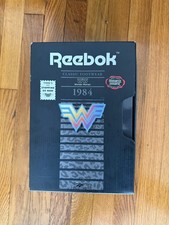 Limited Edition Metallic Gold Wonder Woman 1984 X Reebok Classics Shoes size 7