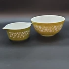 2- piece Vintage PYREX Spring Blossom Crazy Daisy