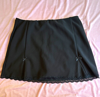 Free Haven Women s Black Solid Mini Skirt with shorts and  Bow Accents M