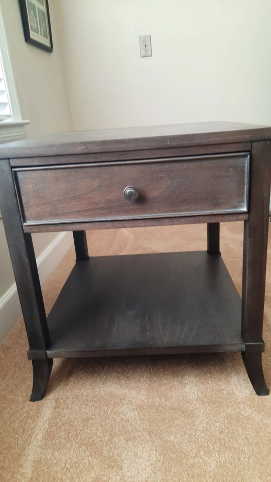 Hekman Model 25803 Single Drawer Lamp Table 27x27x24 All wood. Antique style. - Image 2 of 4