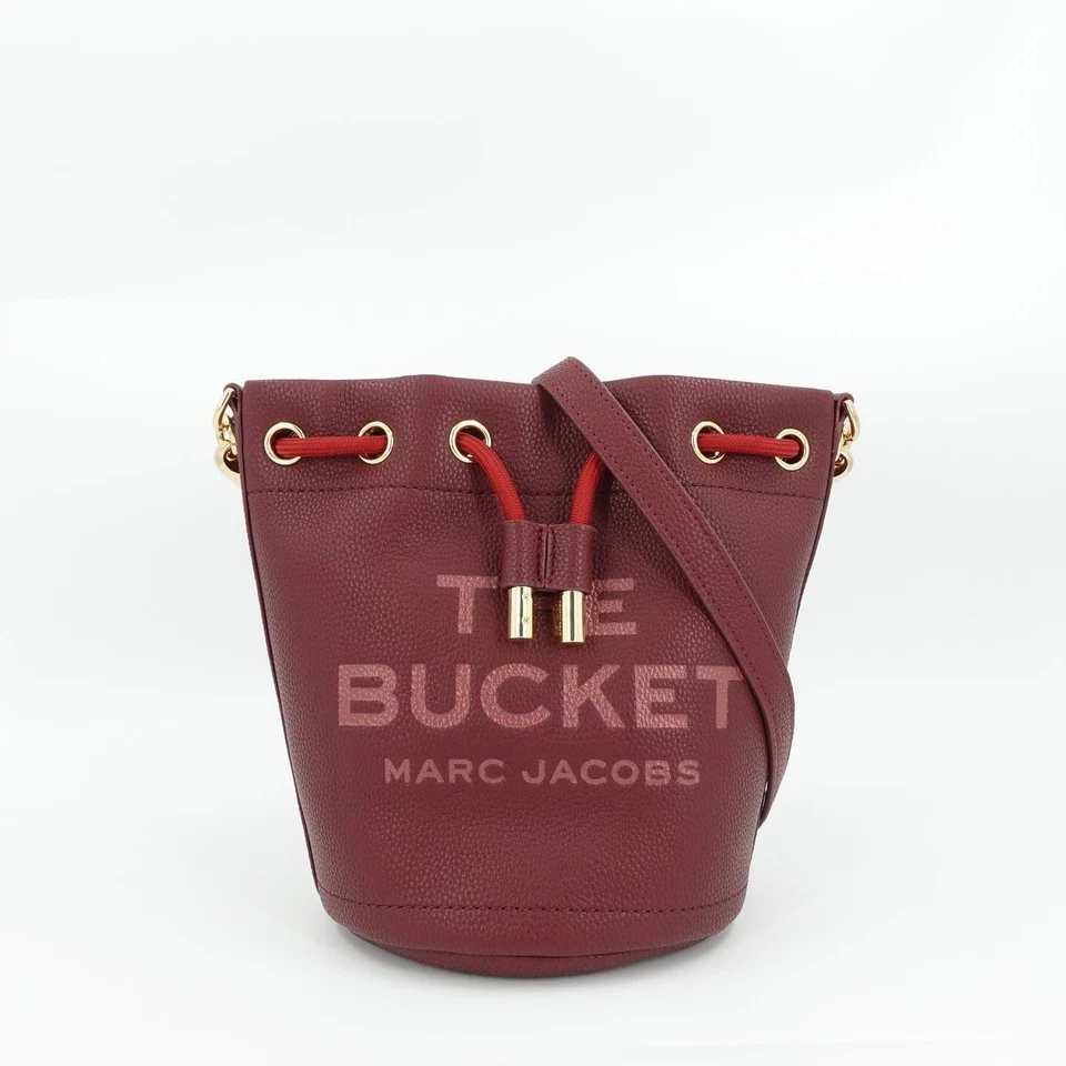 Bolsa tiracolo Marc Jacobs feminina The Bucket balde de couro vermelho borgonha sistema operacional - Imagem 3 de 4