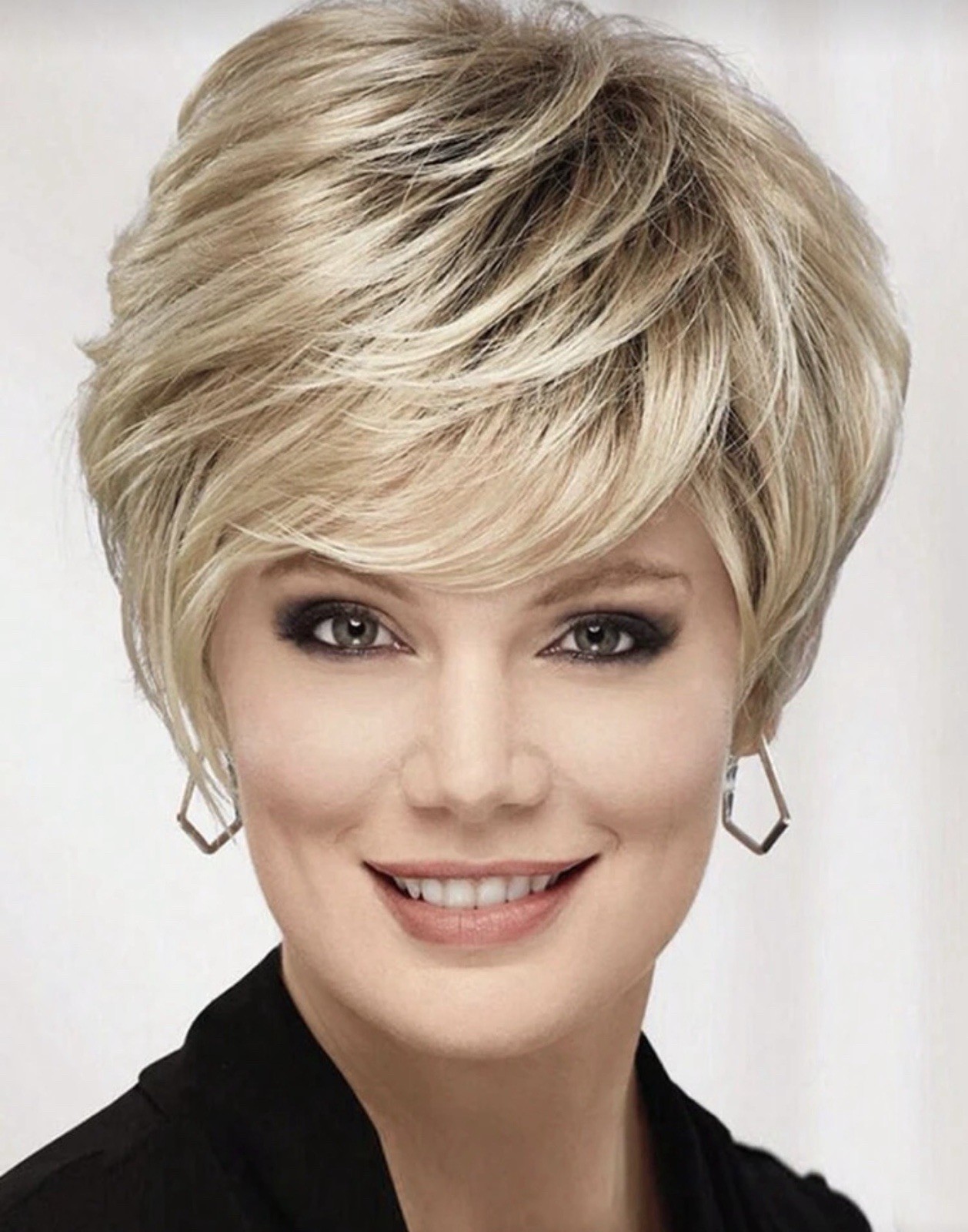Perruque femme blonde synthétique wig pixie courte cheveux lisses frange 25cm avec filet inclus