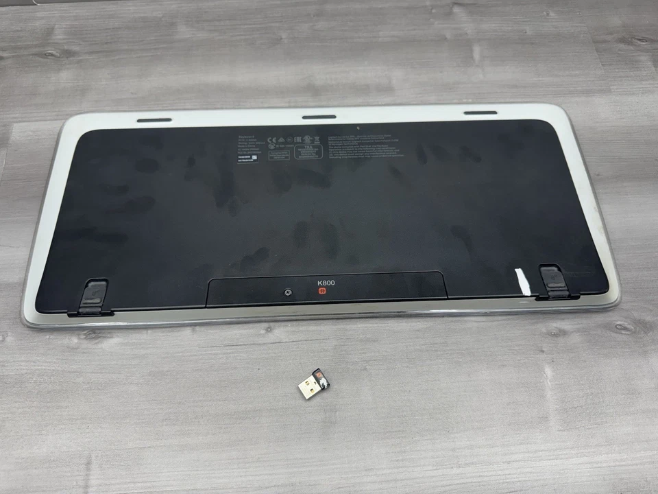 Logitech K800 беспроводная клавиатура с подсветкой чистая с ключом и зарядным кабелем - Изображение 3 из 3