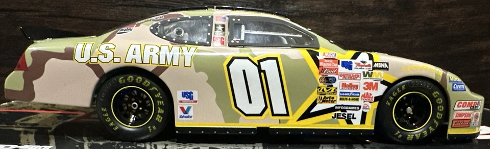 2003 Jerry Nadeau US ARMY Camo Pontiac 1/24 Team Caliber Owner’s Series Nascar - Image 4 of 4