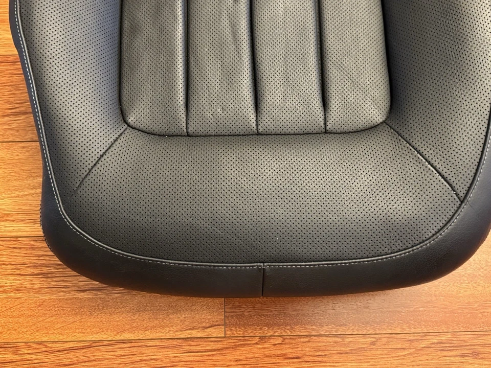 Cojín de asiento inferior izquierdo negro 62 k OEM 2012-2014 Mercedes-Benz W218 CLS550 Foto 2 de 4