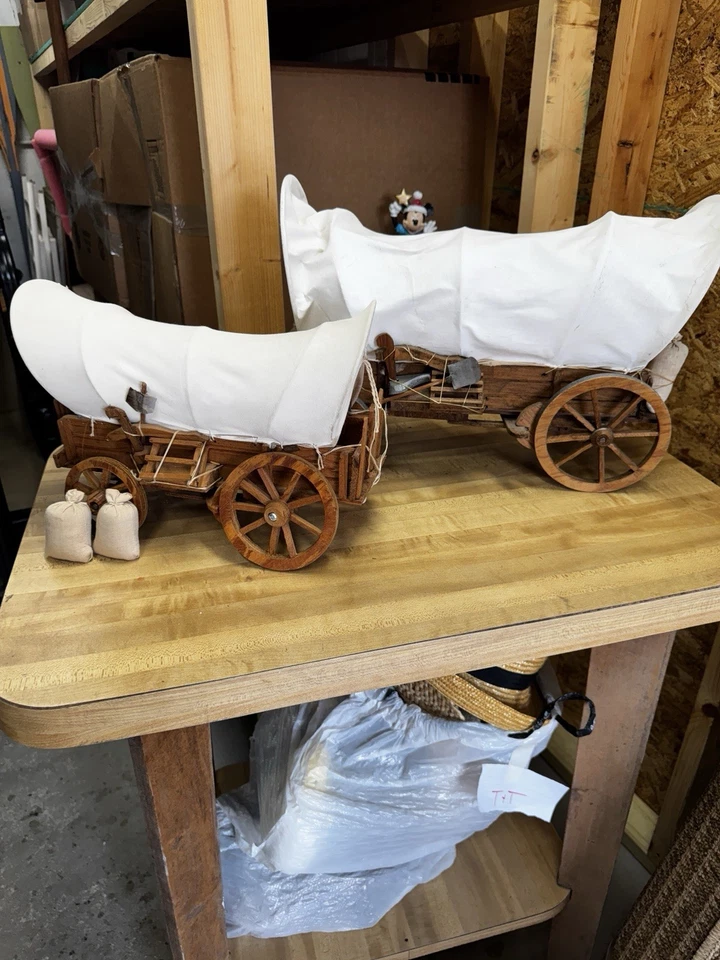 Antiguo vagón cubierto de madera modelo miniatura antiguo hecho a mano vagón cubierto Foto 2 de 3