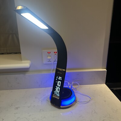 OttLite Wellness LED Schreibtischlampe Nachtlicht Uhr Thermometer & kabelloses Laden