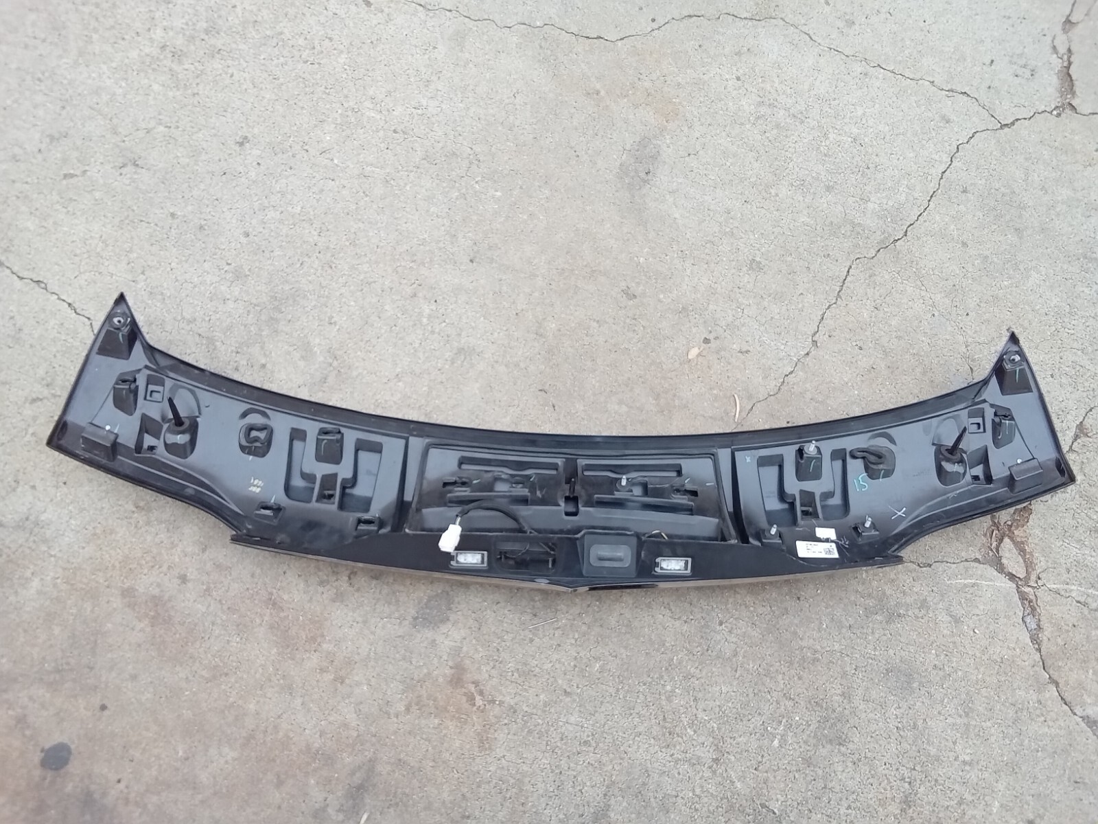 2016 2017-2019 MASERATI LEVANTE REAR TRUNK LID TAILGATE SPOILER WING TRIM PANEL