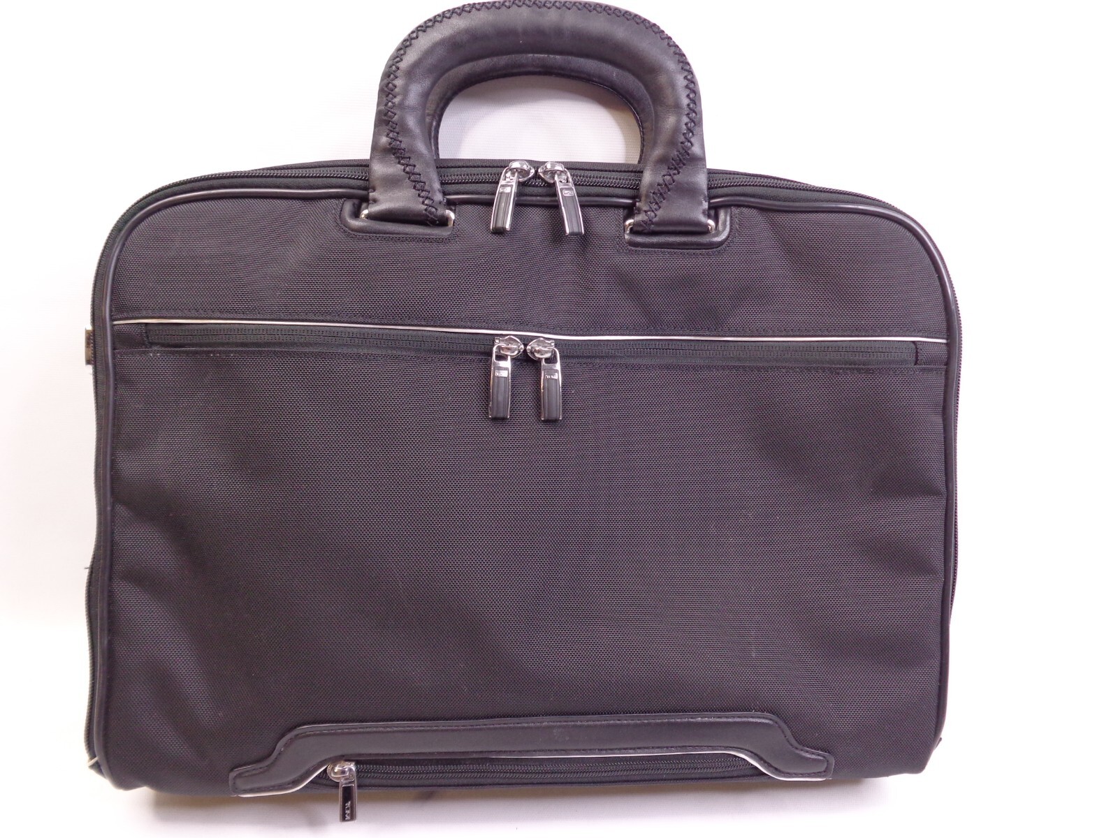 TUMI ARRIVE SLIM BRIEFCASE MESSENGER COMPUTER BAG LEA… Gem