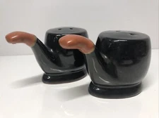 VTG SALT PEPPER SHAKERS Black Tobacco Pipes MAN CAVE NOVELTY Red Clay JAPAN