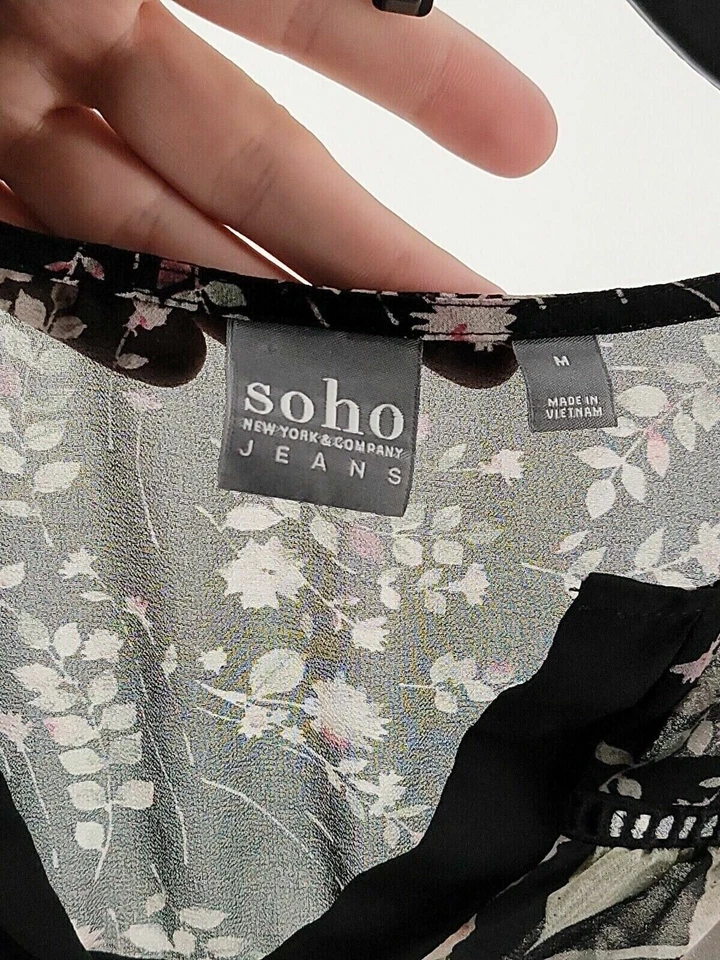 Camisa Top Soho Jeans New York & Company Mujer Manga Larga Mediana Negra/Floral Foto 3 de 4