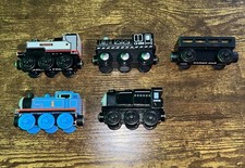 Thomas and Friends WOODEN RAILWAY LOT of 5 Magnetic Train Thomas Neville Freddie
