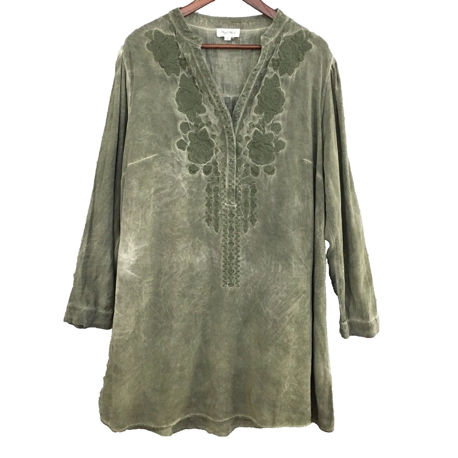 Angel Heart Boutique Top 1X Tunic Floral Embroidered Split Neck Lined Roll Tab