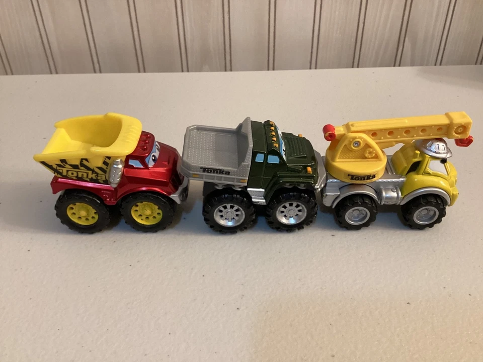 Tonka Chuck & Friends Diecast Lot of 3 Metallic Chuck Forge Shane Hasbro 2001/11 - Image 3 of 4