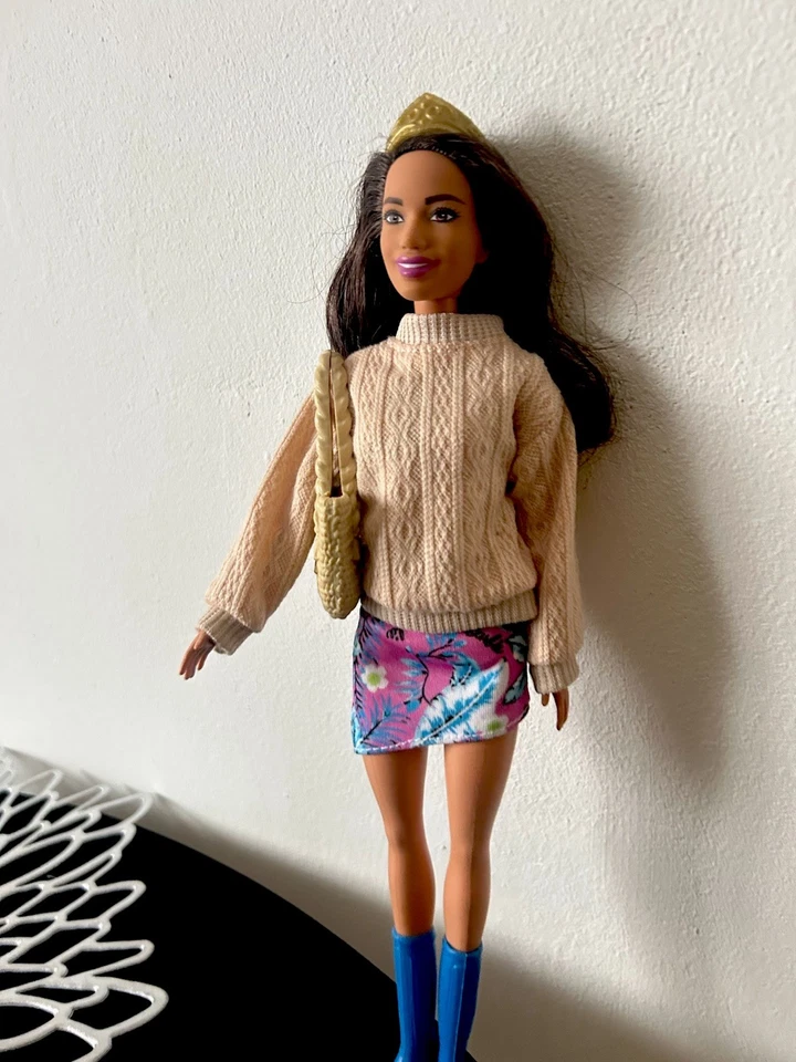 Barbie Fashionista GHT25 Mattel 2015 Vintage With Sweater & Boots Collectible - Image 3 of 4