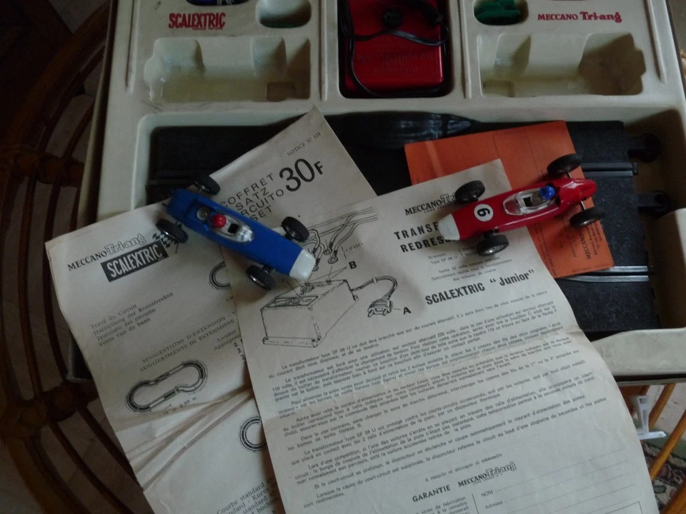 Ancien circuit auto SCALEXTRIC 30 FU BRM et Porche , rails et accéssoires - Photo 4/4