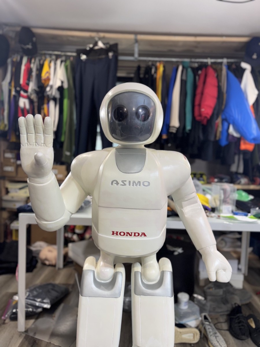 ASIMO ROBOT LIFE SIZE 55