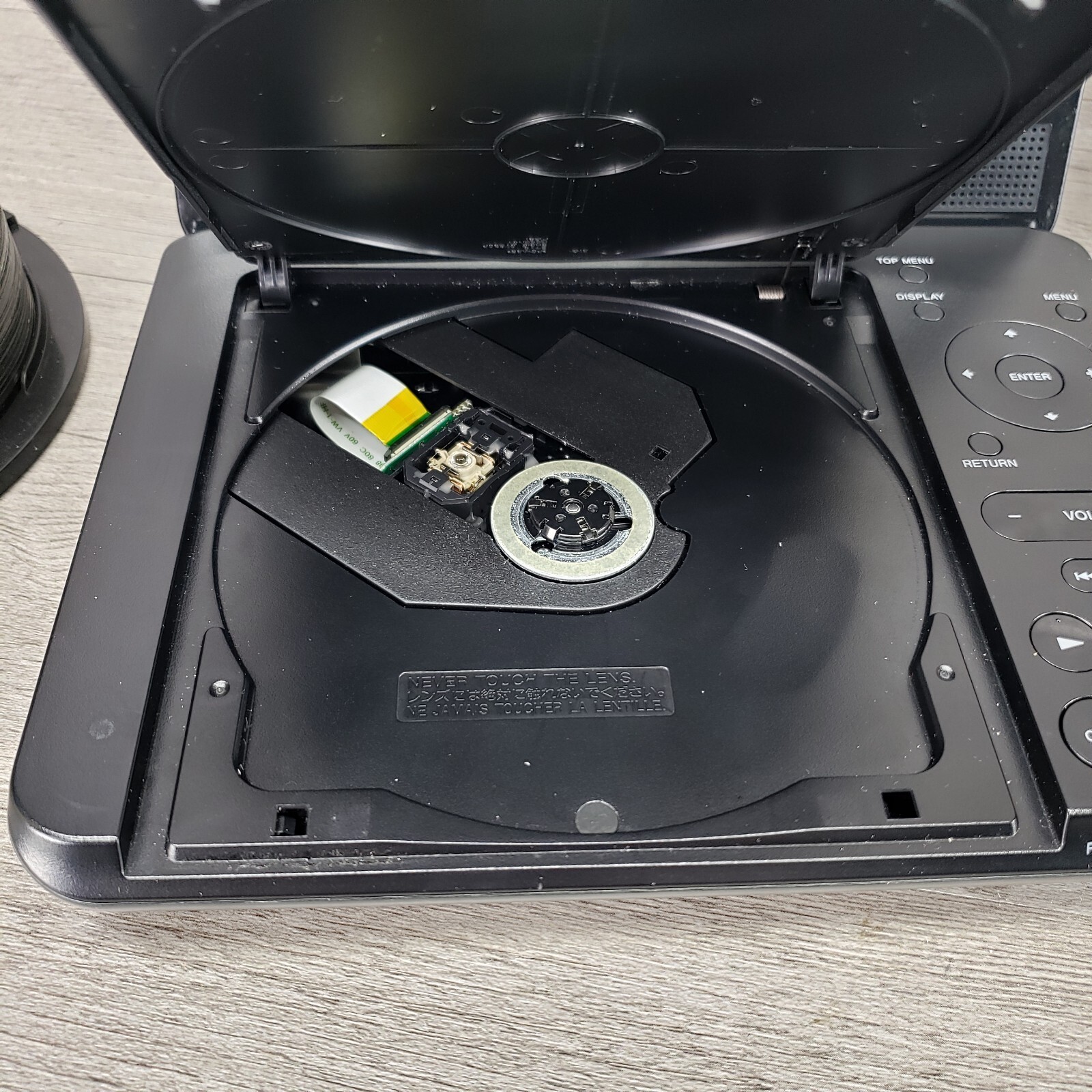 Sony Portable CD DVD Player DVPFX750 7" Screen & Power Cord Lot 40