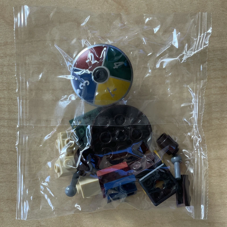 LEGO 76390 - Harry Potter - 2021 Advent Calendar - Game Spinner / Scoring Top - Image 2 of 3