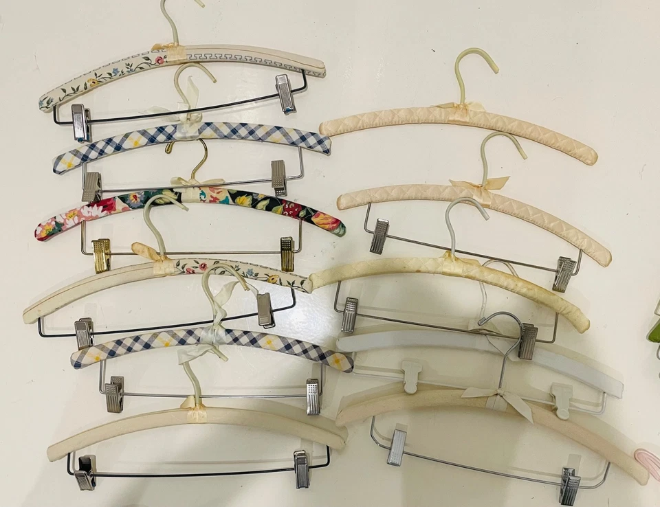 Vtg 60s/70s Hangers. Padded Fabric, Wood, Vinyl, Crochet. Model Home. - Image 4 of 4