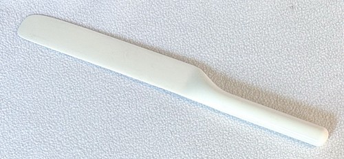 "Espátula de plástico para glasear pasteles IKEA cuchillo servidor congelador para servir blanco 15"" de largo" - Imagen 3 de 4