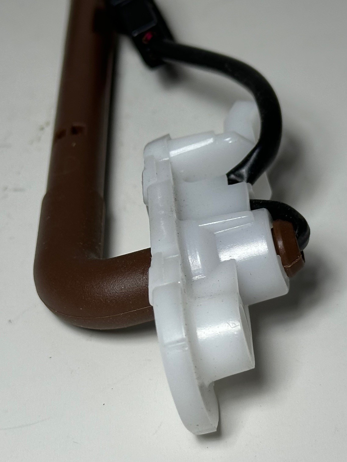 03-18 BENTLEY SUNSHADE HINGE LEFT DRIVER MOUNTING COGNAC BROWN 3W7857583C1FT OEM