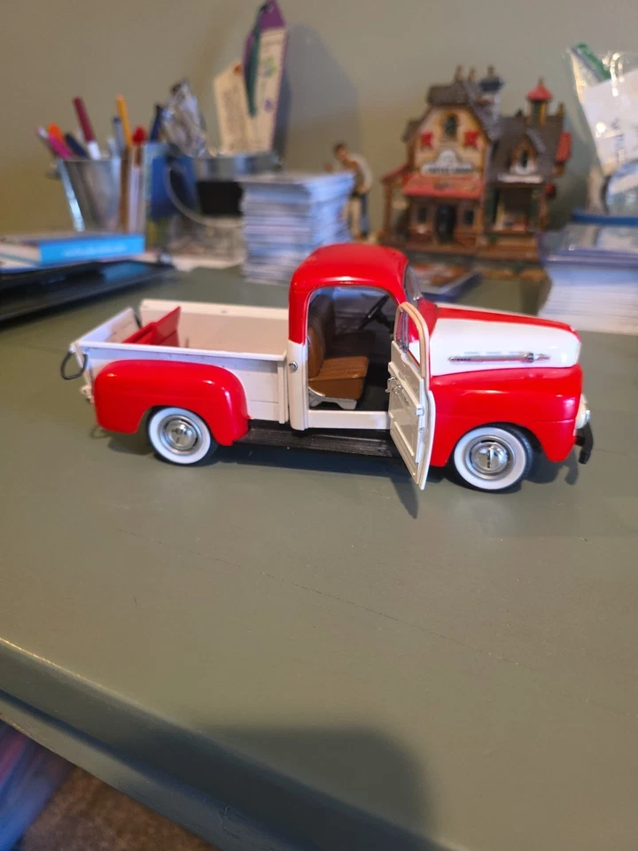 2009 Crown Premiums 1952 Ford F-1 Pickup Truck 1:24 Die-Cast Bank Heatcraft - Image 4 of 4