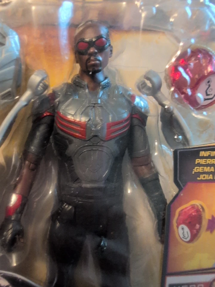 Figura de acción Marvel Avengers (Marvel's Falcon) Infinity War NUEVA caja dañada Foto 3 de 4