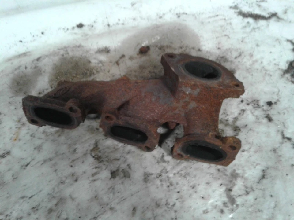 Colector de escape delantero izquierdo usado se adapta a: Ford Fiveundert 2005 3,0 L. delantero delantero Foto 2 de 4