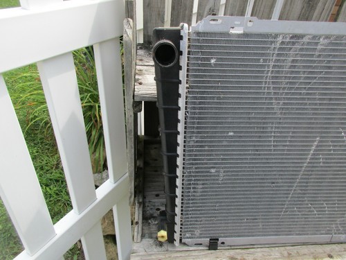 NORS 1994-1995 FORD CROWN VICTORIA RADIATOR/LINCOLN/MERCURY - Picture 3 of 7