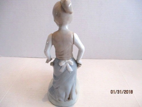 Lot 2 Glossy Porcelain Girl Figurines Girl W/Ducks and Girl W/Flower Cart - 第 8/11 張圖片