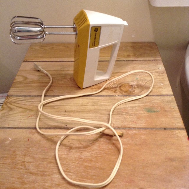 Vintage GE General Electric Universal 3 Speed Hand Mixer D2UM5 WORKS W