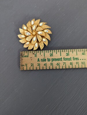 Vintage Kramer Brooch Pin Brushed Gold Tone Flower Petals  display picture 3