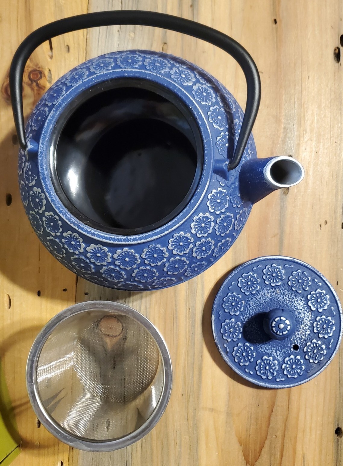 Primula 34 oz Blue Floral Japanese Cast Iron Teapot with Loose Leaf Tea Infuser