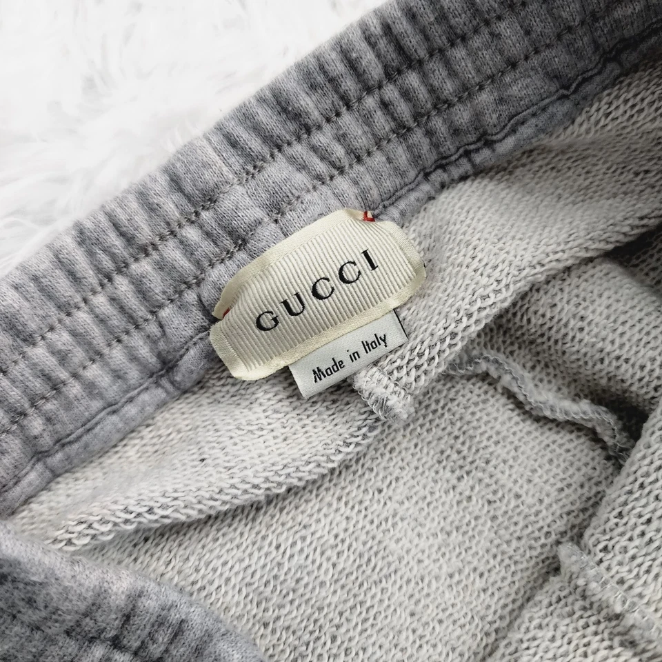 Pantalones deportivos Gucci grises clásicos con logotipo GG para niños talla 8 Foto 3 de 4