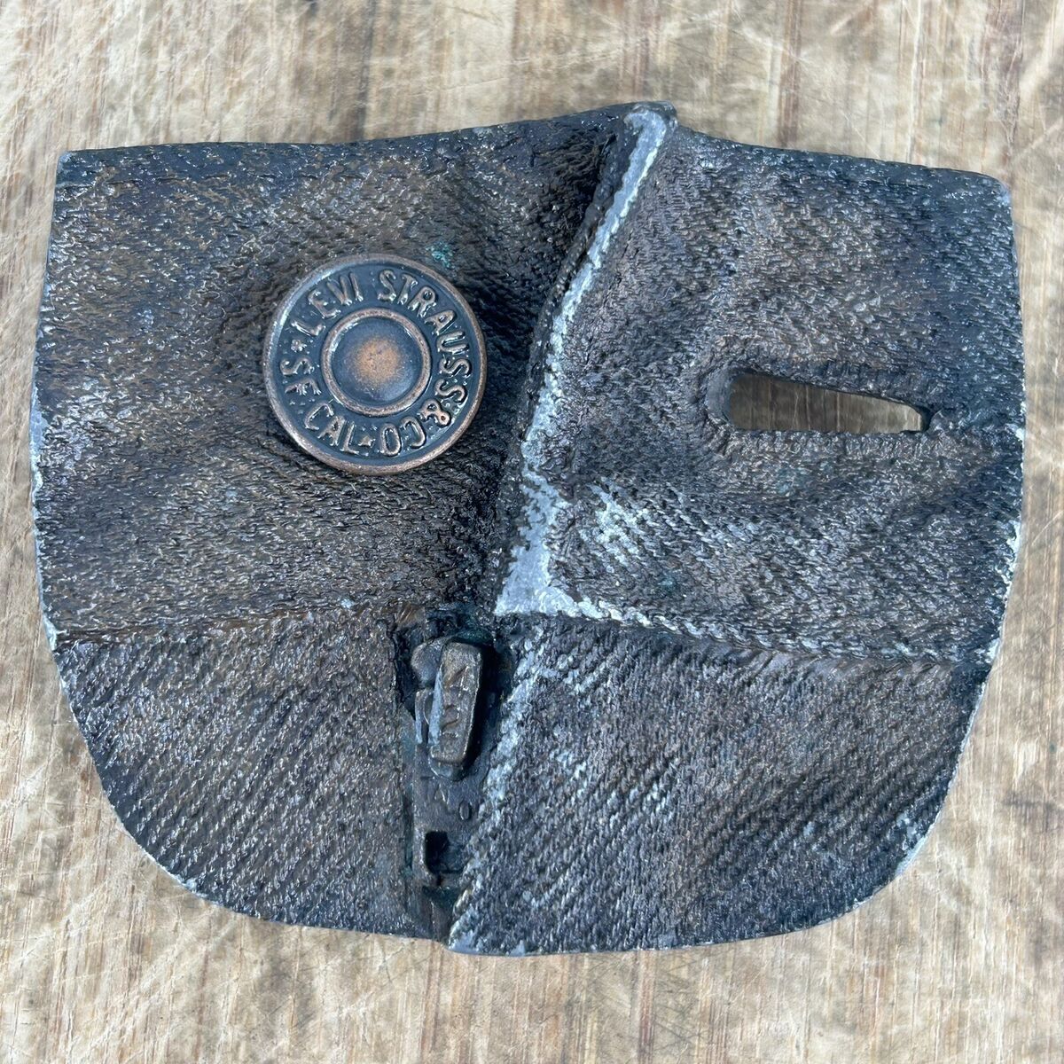 vtg 1976 levi strauss jeans brass belt buckle unbuttoned vtg 1976 levi strauss jeans brass belt buckle unbuttoned