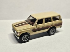 Neumáticos todoterreno Toyota Land Cruiser FJ60 diecast 1/64 beige marrón coleccionables
