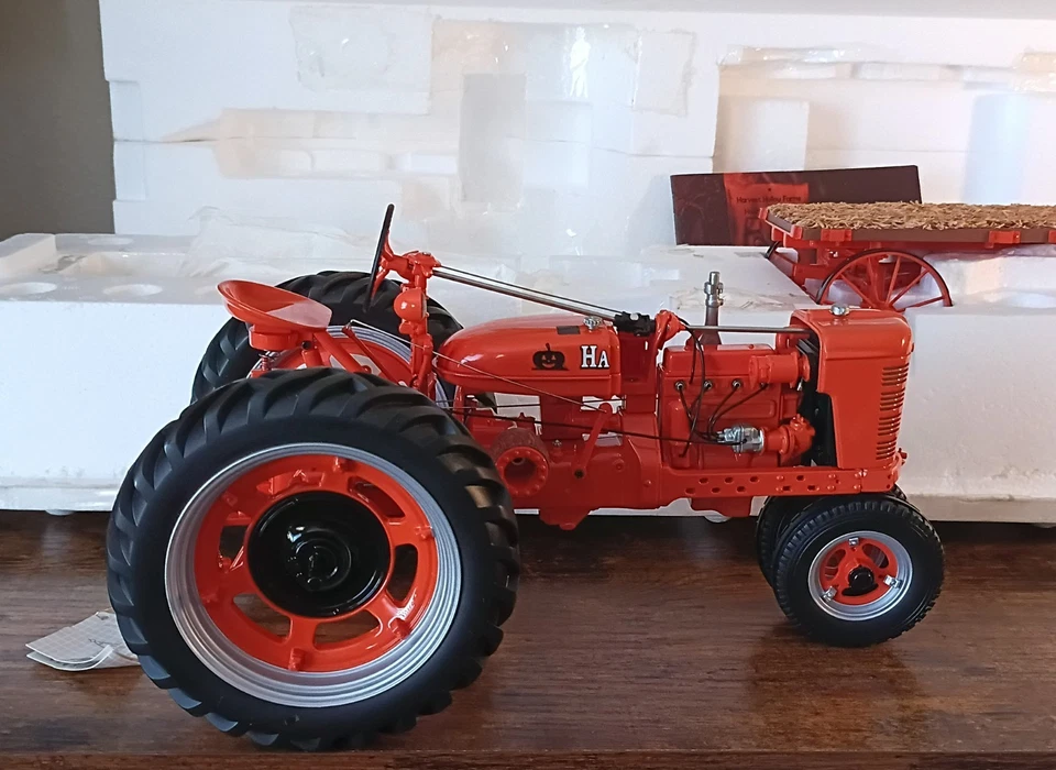 Franklin Mint Halloween Haunted Hayride H Model Farmall Tractor Farm Country - Image 3 of 4