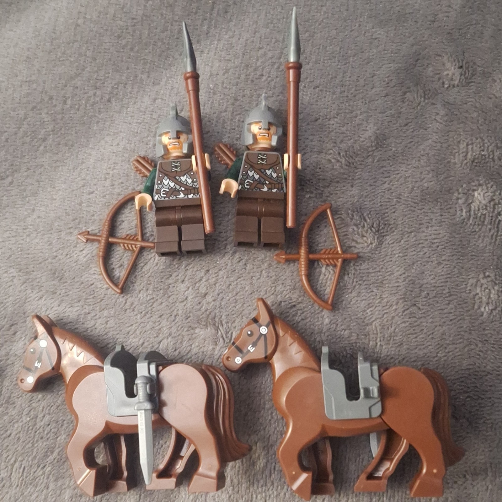 LEGO Lord Of The Rings 2 Rohan Soldier Minifigures With Horses And Accessories 