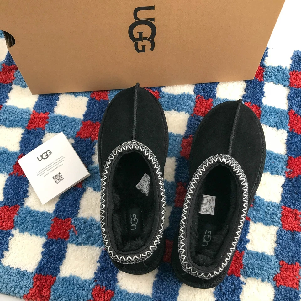 Zapatos planos para mujer Ugg Tasman II negros trenzados clásicos de lana gamuza Foto 2 de 4
