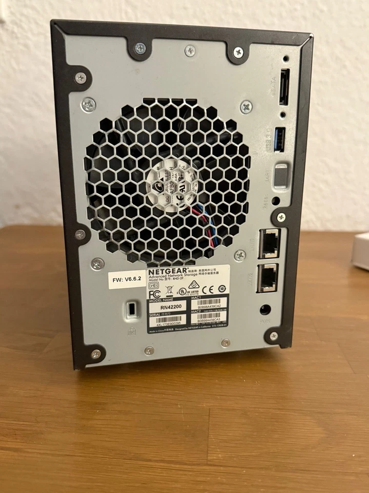 Netgear ReadyNAS 422 - Ohne Zubehör, ohne HDD, ohne Netzteil, ohne Kabel - Bild 4 von 4