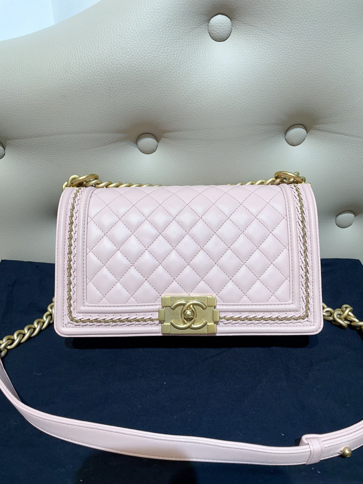 Chanel Medium Sakura Pink Quilted Le Boy Crossbody Bag （25×14×8）cm