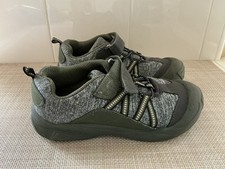 Tenis OshKosh B'gosh para niños pequeños talla 12 TETI Bump Toe gris oliva usadas