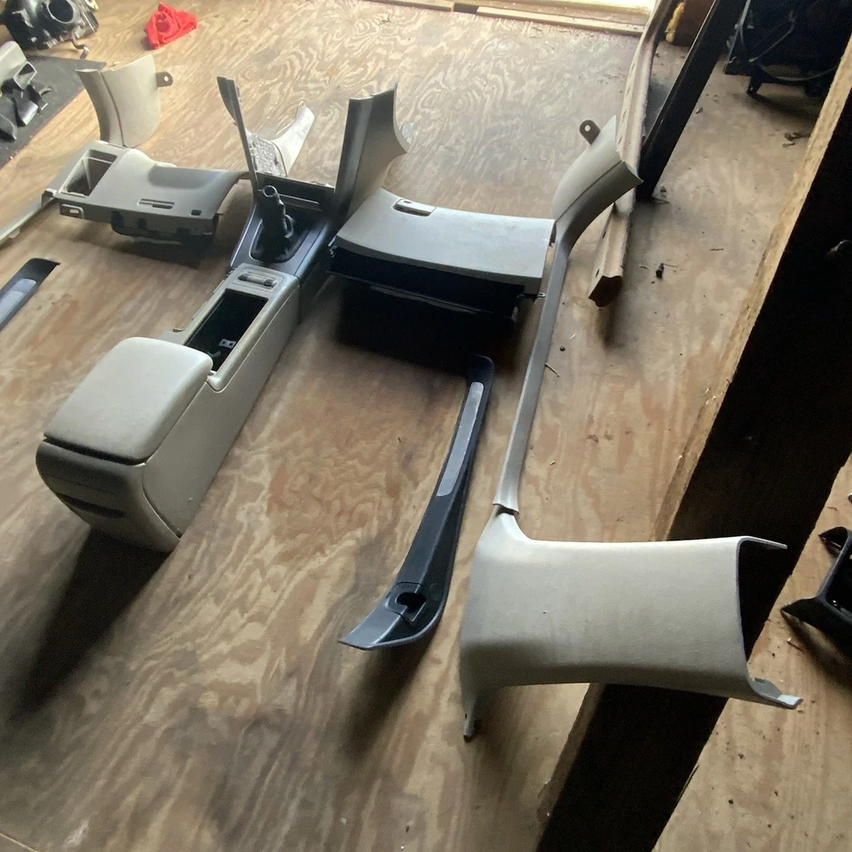 2005 Subaru Legacy Manual Interior Trim Package 5MT - Image 3 of 4