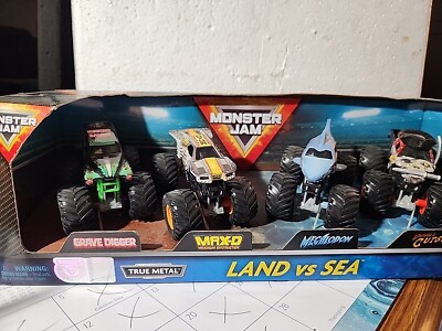 4 TRUCKS - Monster Jam 2019 LAND vs SEA - MAX-D Megalodon PIRATE'S CURSE Digger